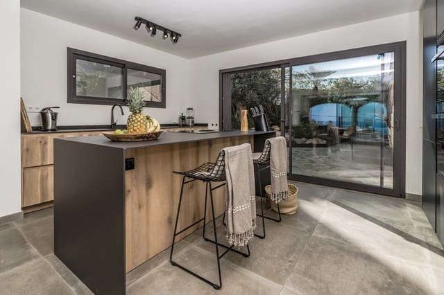 5 bedroom Villa for sale in La Granadella  - Costa Nova, Javea / Xàbia with pool - € 1,950,000 (Ref: 9033805)