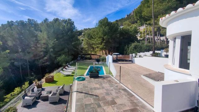 4 soverom Villa til salgs i Calpe / Calp med svømmebasseng garasje - € 899 000 (Ref: 9035721)