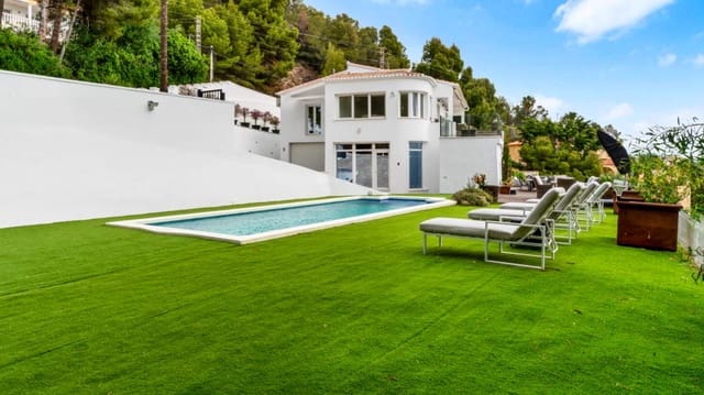 4 soveværelse Villa til salg i Calpe / Calp med swimmingpool garage - € 999.900 (Ref: 9035721)