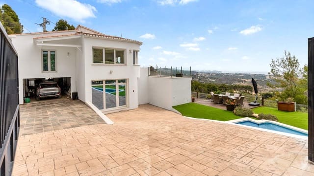 4 soveværelse Villa til salg i Calpe / Calp med swimmingpool garage - € 999.900 (Ref: 9035721)