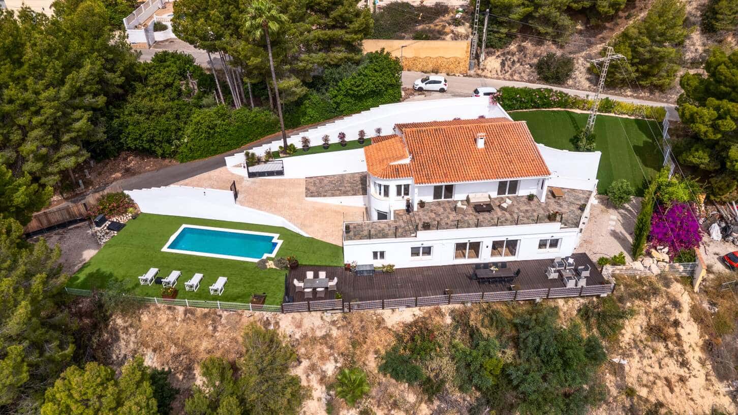 4 soveværelse Villa til salg i Calpe / Calp med swimmingpool garage - € 1.150.000 (Ref: 9035721)