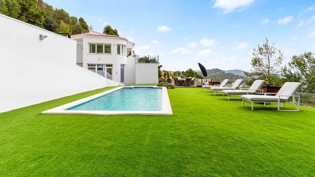 4 soverom Villa til salgs i Calpe / Calp med svømmebasseng garasje - € 899 000 (Ref: 9035721)