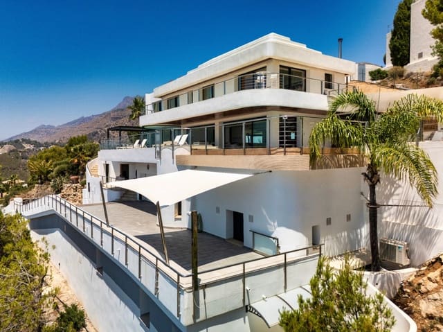 7 bedroom Villa for sale in Altea with pool garage - € 2,850,000 (Ref: 9101678)