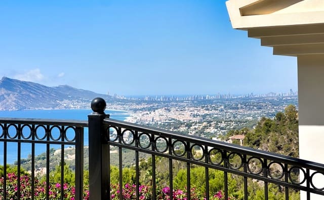 4 sypialnia Willa na sprzedaż w Altea z basenem garażem - 1 995 000 € (Ref: 9105849)