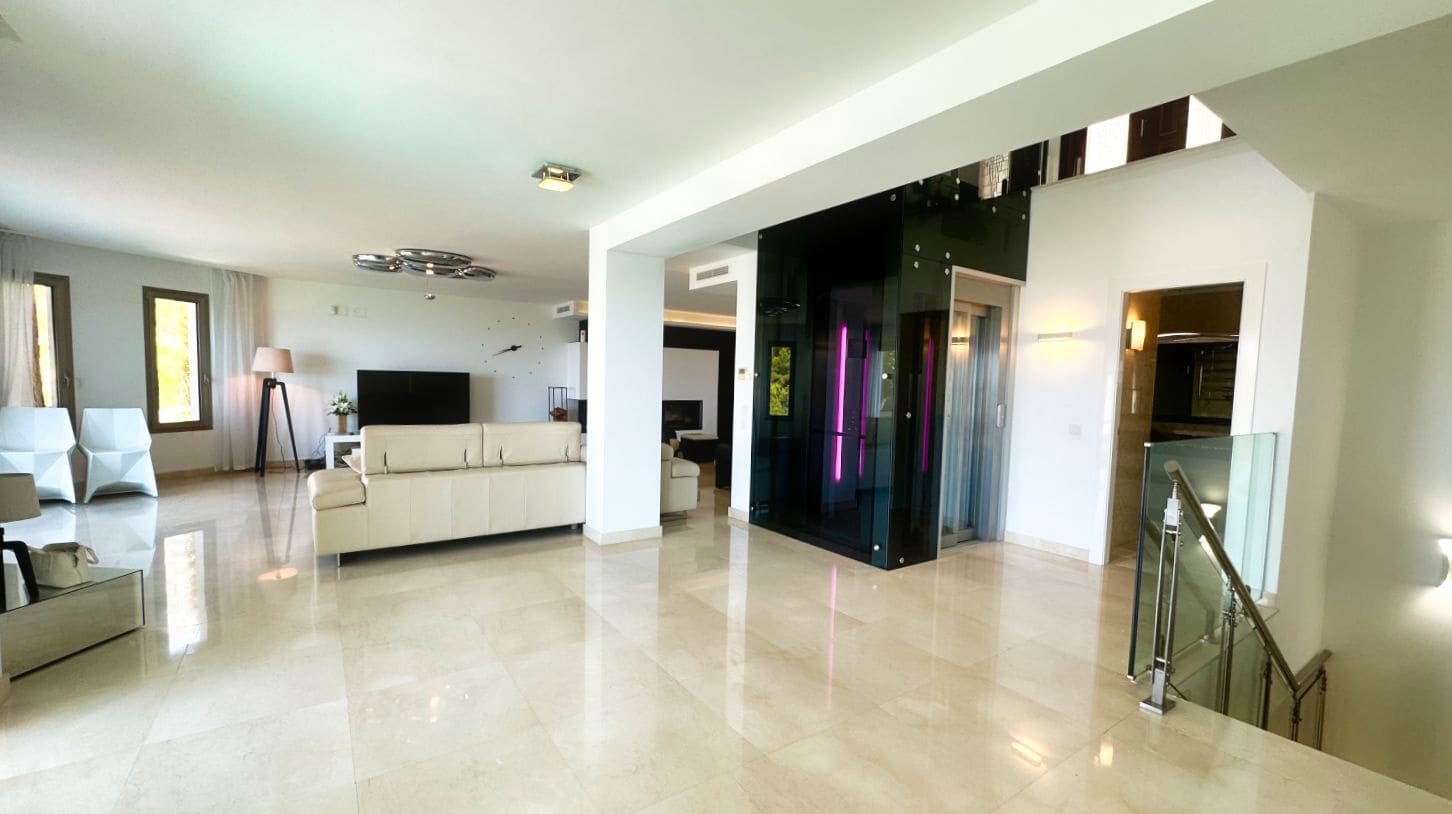 4 soveværelse Villa til salg i Altea med swimmingpool garage - € 1.995.000 (Ref: 9105849)