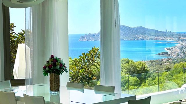 4 sypialnia Willa na sprzedaż w Altea z basenem garażem - 1 620 000 € (Ref: 9105849)