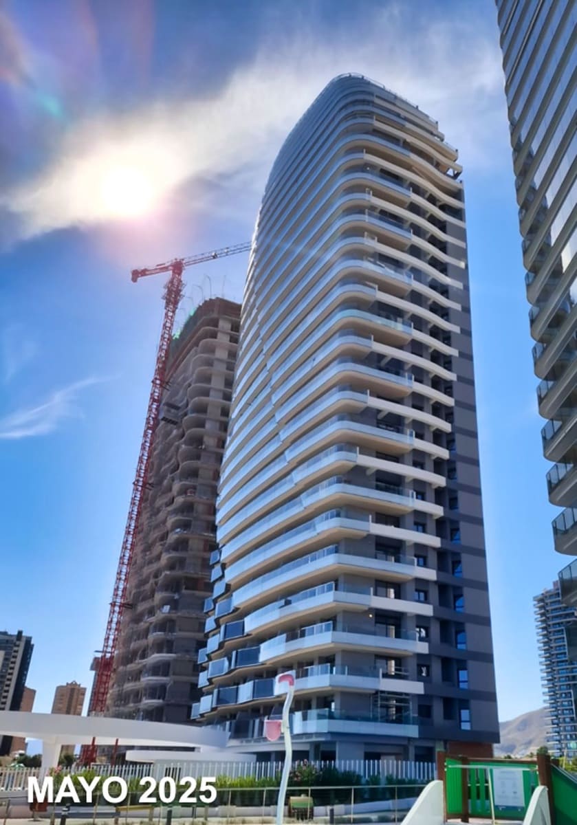 3 sypialnia Penthouse na sprzedaż w Benidorm z basenem garażem - 1 998 000 € (Ref: 9111059)