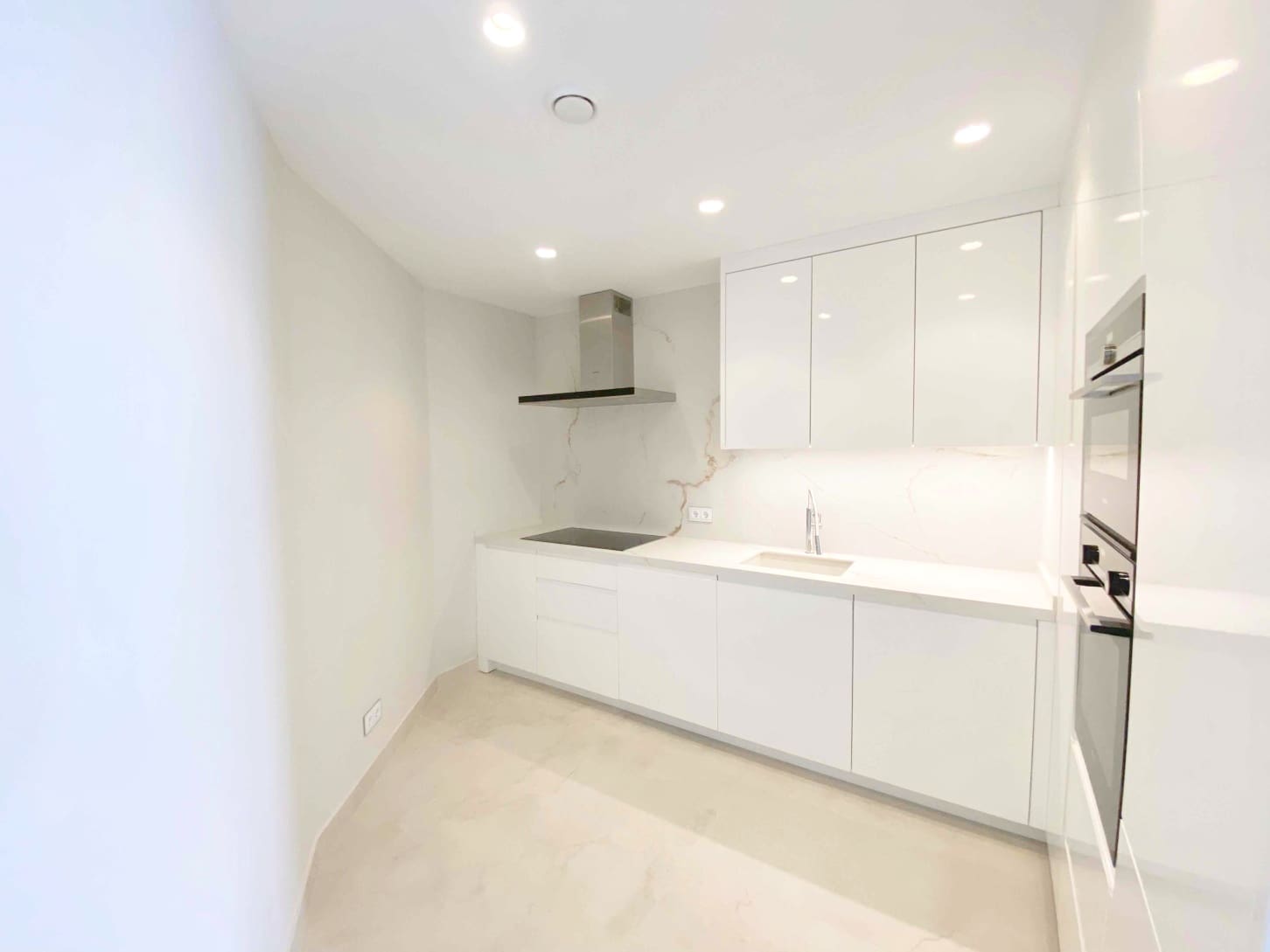 4 soveværelse Lejlighed til salg i Benidorm med swimmingpool garage - € 1.650.000 (Ref: 9115571)