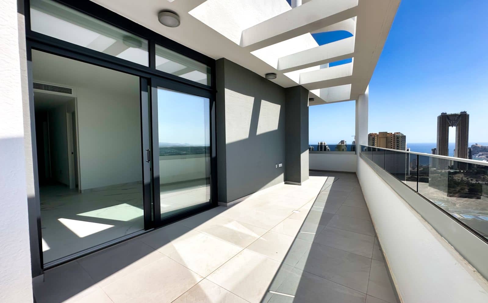 3 quarto Penthouse para venda em Benidorm com piscina garagem - 830 100 € (Ref: 9121440)