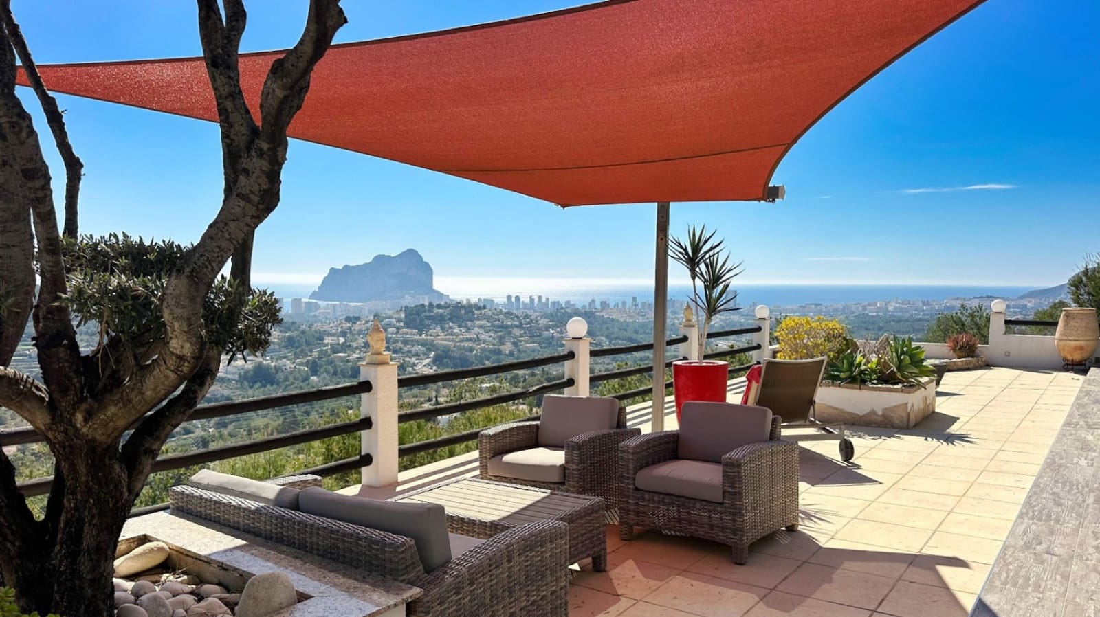 3 bedroom Villa for sale in Calpe / Calp with pool - € 1,050,000 (Ref: 9150975)