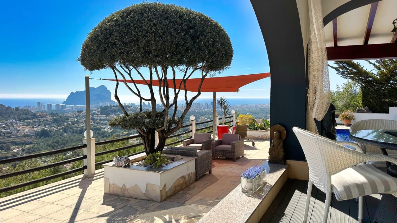 3 bedroom Villa for sale in Calpe / Calp with pool - € 1,050,000 (Ref: 9150975)