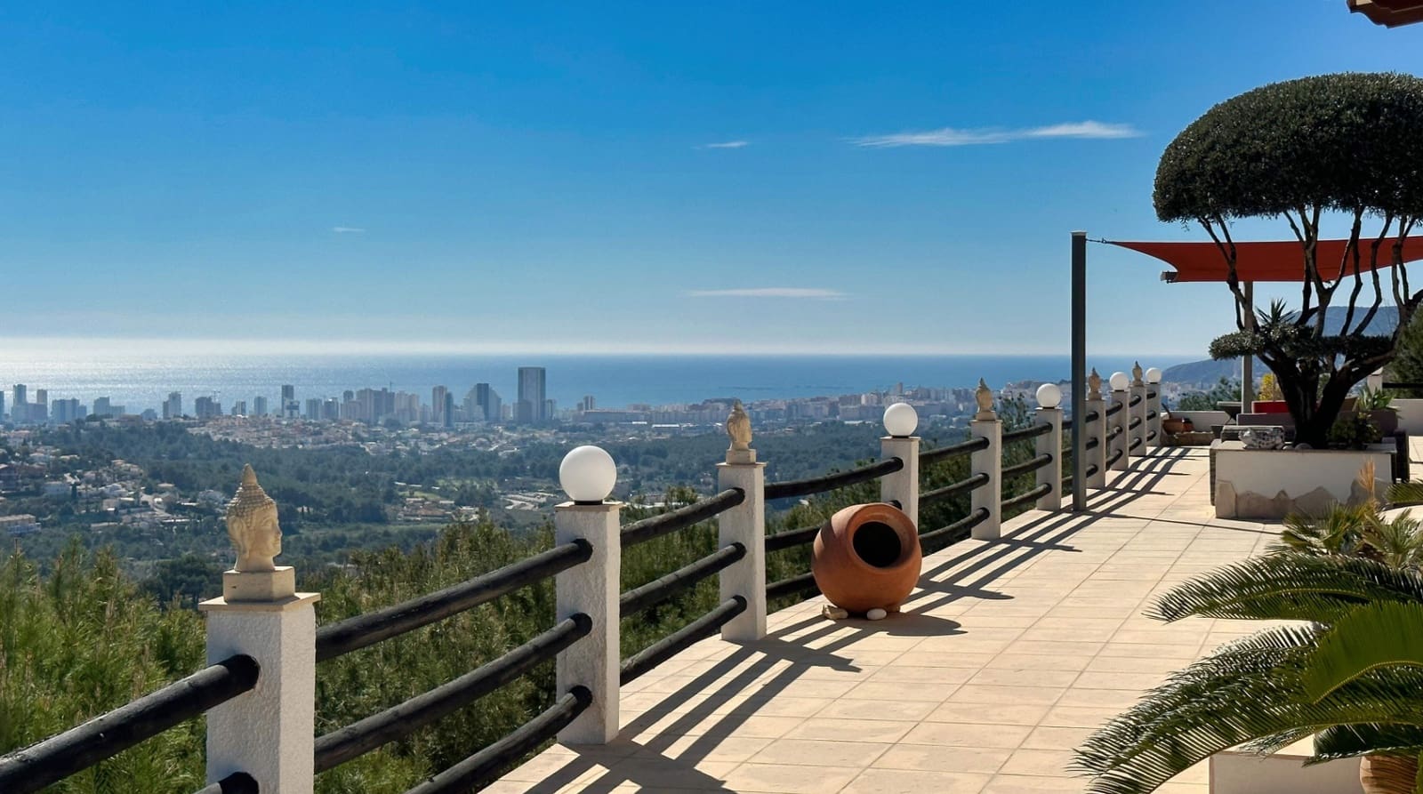 3 bedroom Villa for sale in Calpe / Calp with pool - € 1,050,000 (Ref: 9150975)