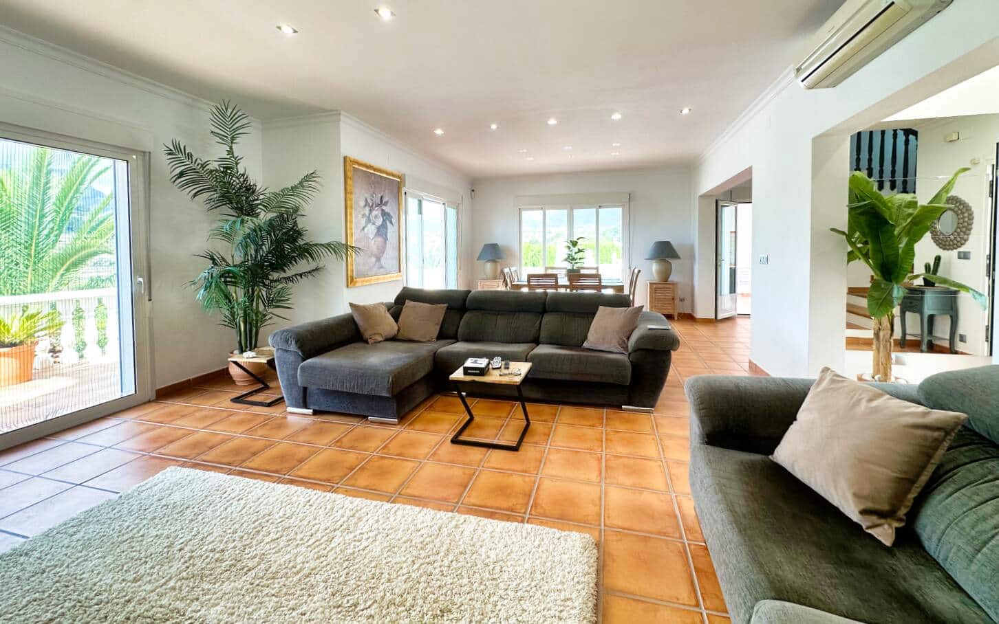 4 makuuhuone Huvila myytävänä paikassa Calpe / Calp mukana uima-altaan 
autotalli - 995 000 € (Ref: 9180084)