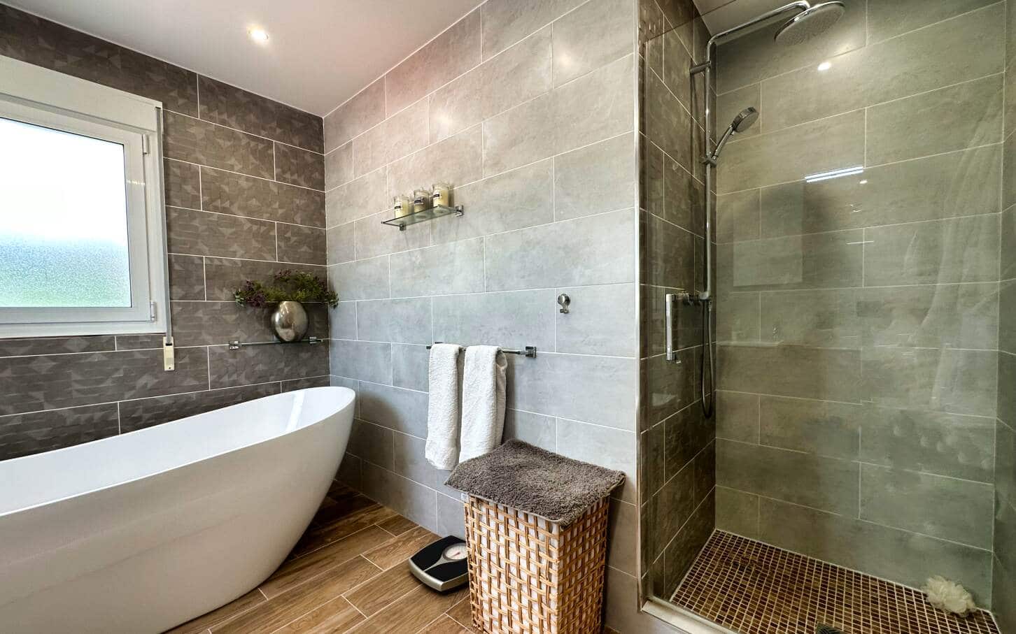 4 makuuhuone Huvila myytävänä paikassa Calpe / Calp mukana uima-altaan 
autotalli - 995 000 € (Ref: 9180084)