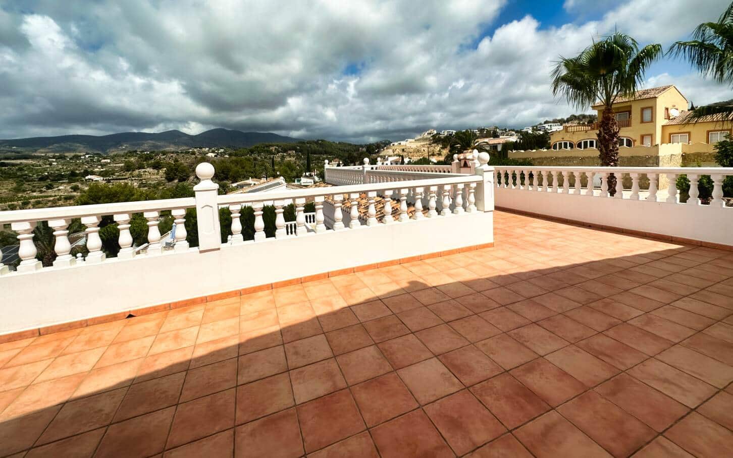 4 makuuhuone Huvila myytävänä paikassa Calpe / Calp mukana uima-altaan 
autotalli - 995 000 € (Ref: 9180084)