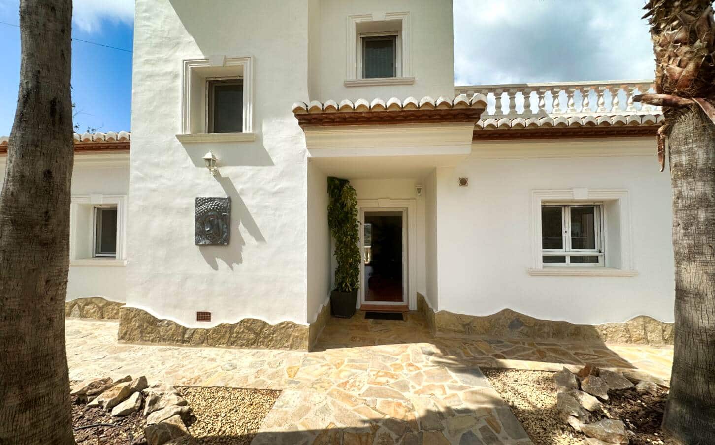 4 makuuhuone Huvila myytävänä paikassa Calpe / Calp mukana uima-altaan 
autotalli - 995 000 € (Ref: 9180084)