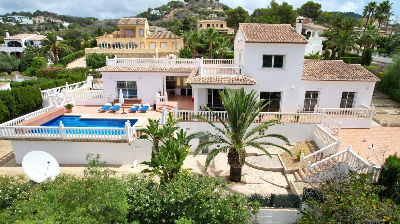 4 makuuhuone Huvila myytävänä paikassa Calpe / Calp mukana uima-altaan 
autotalli - 995 000 € (Ref: 9180084)