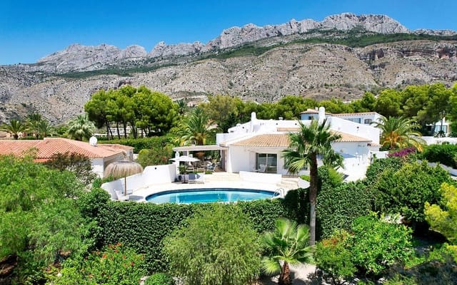 3 bedroom Villa for sale in Altea with pool garage - € 1,150,000 (Ref: 9180086)