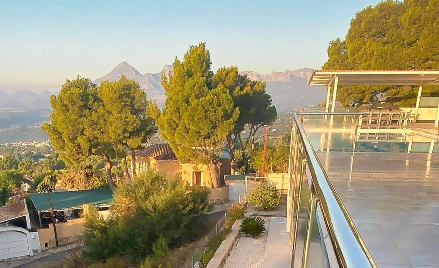 5 bedroom Villa for sale in Altea with pool garage - € 3,500,000 (Ref: 9193156)