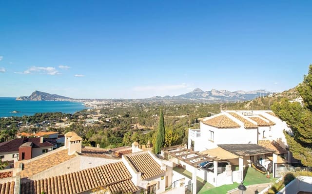 4 bedroom Bungalow for sale in Altea with pool garage - € 520,000 (Ref: 9194922)