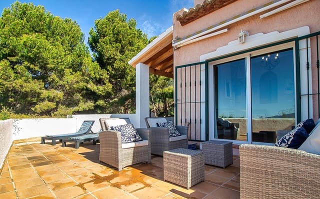 4 bedroom Bungalow for sale in Altea with pool garage - € 520,000 (Ref: 9194922)