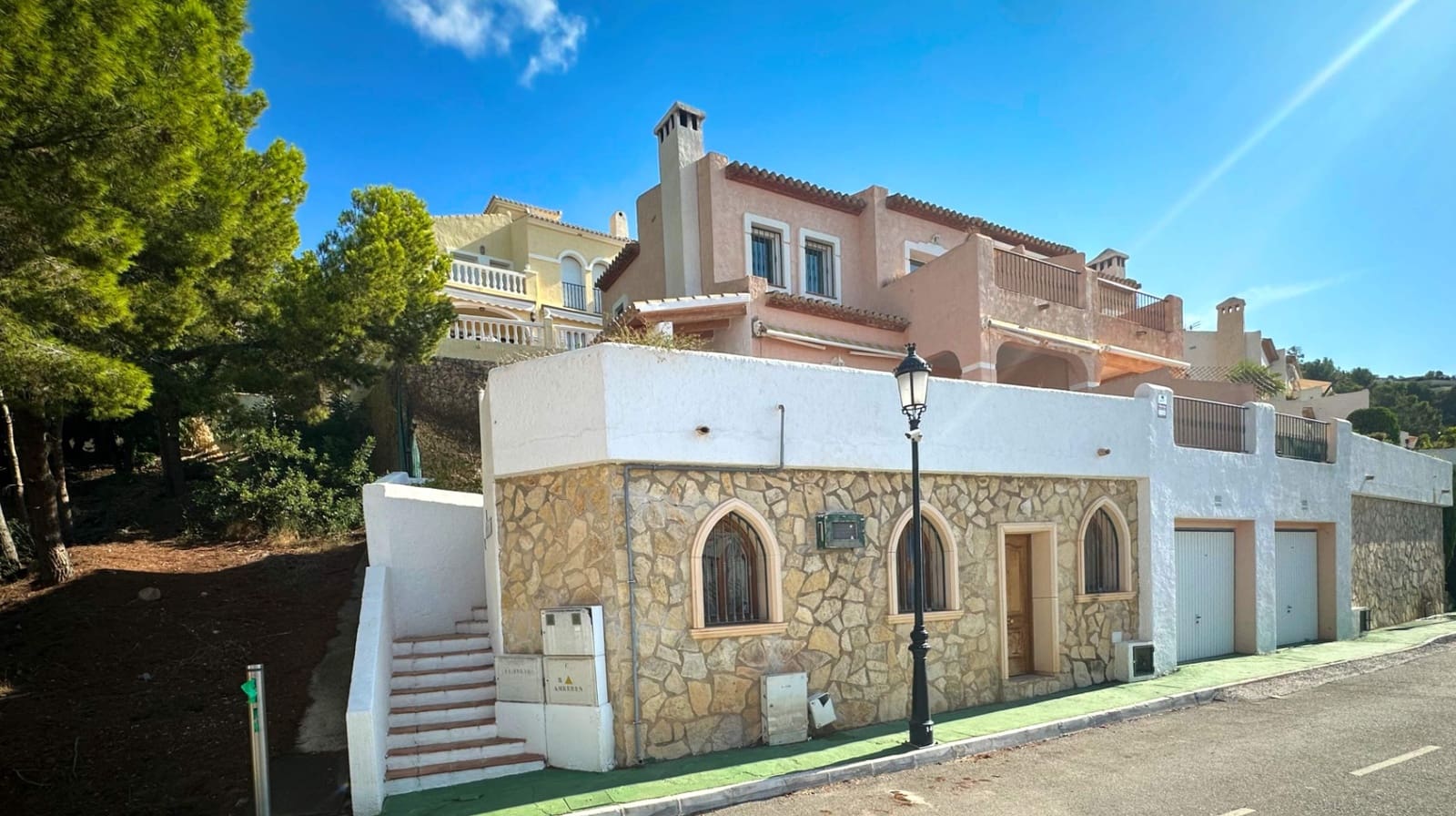 4 bedroom Bungalow for sale in Altea with pool garage - € 520,000 (Ref: 9194922)