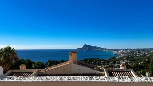 4 bedroom Bungalow for sale in Altea with pool garage - € 520,000 (Ref: 9194922)