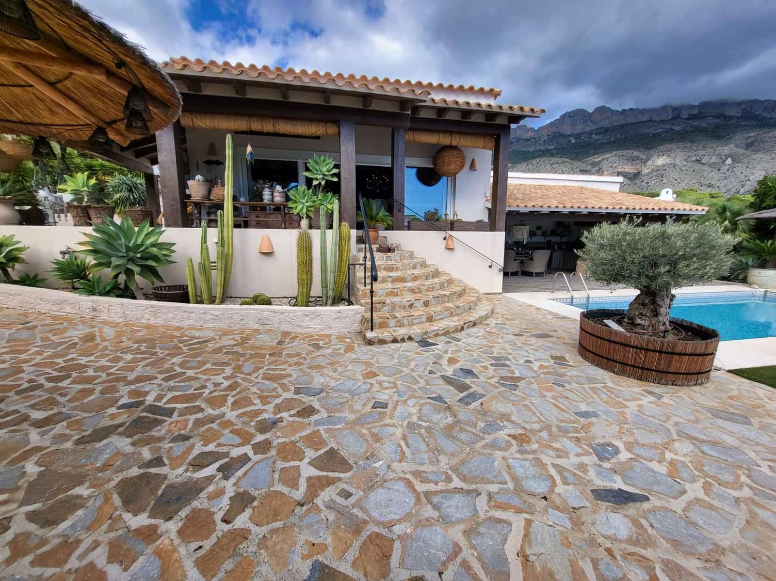 3 bedroom Villa for sale in Altea la Vella with pool garage - € 995,000 (Ref: 9432607)