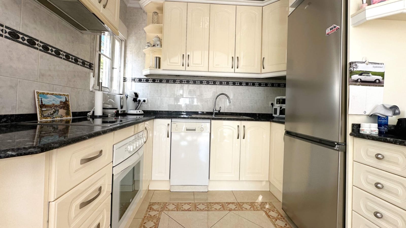 4 slaapkamer Villa te koop in La Nucia met zwembad garage - € 560.000 (Ref: 9444918)