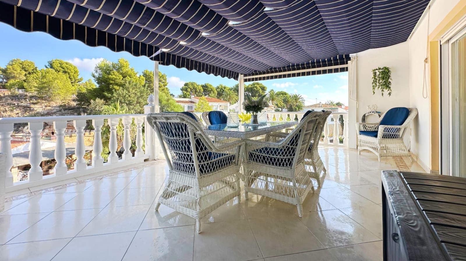 4 slaapkamer Villa te koop in La Nucia met zwembad garage - € 560.000 (Ref: 9444918)