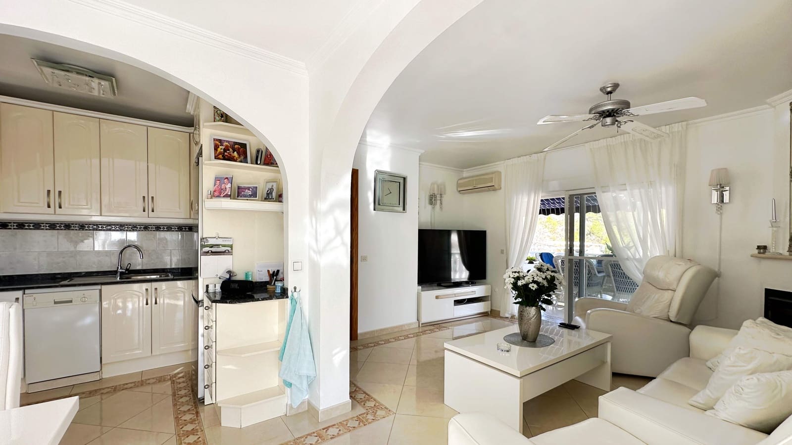 4 slaapkamer Villa te koop in La Nucia met zwembad garage - € 560.000 (Ref: 9444918)