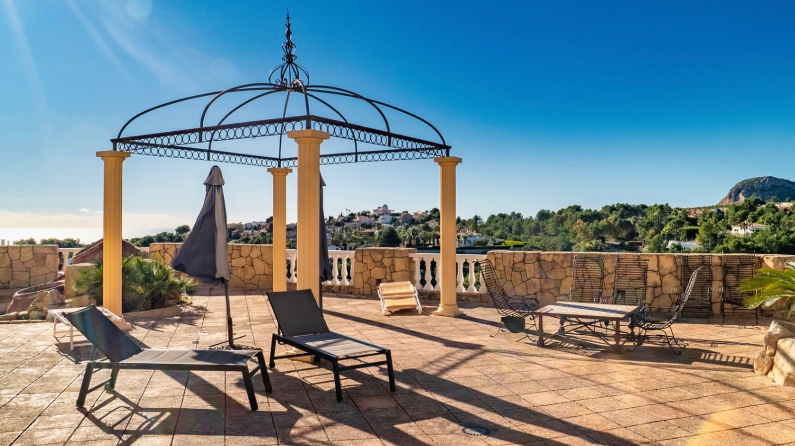 8 Zimmer Villa zu verkaufen in La Nucia mit Pool Garage - 4.200.000 € (Ref: 9444919)