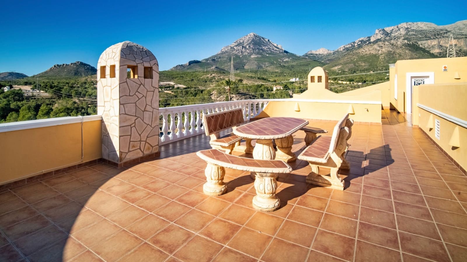 8 Zimmer Villa zu verkaufen in La Nucia mit Pool Garage - 4.200.000 € (Ref: 9444919)