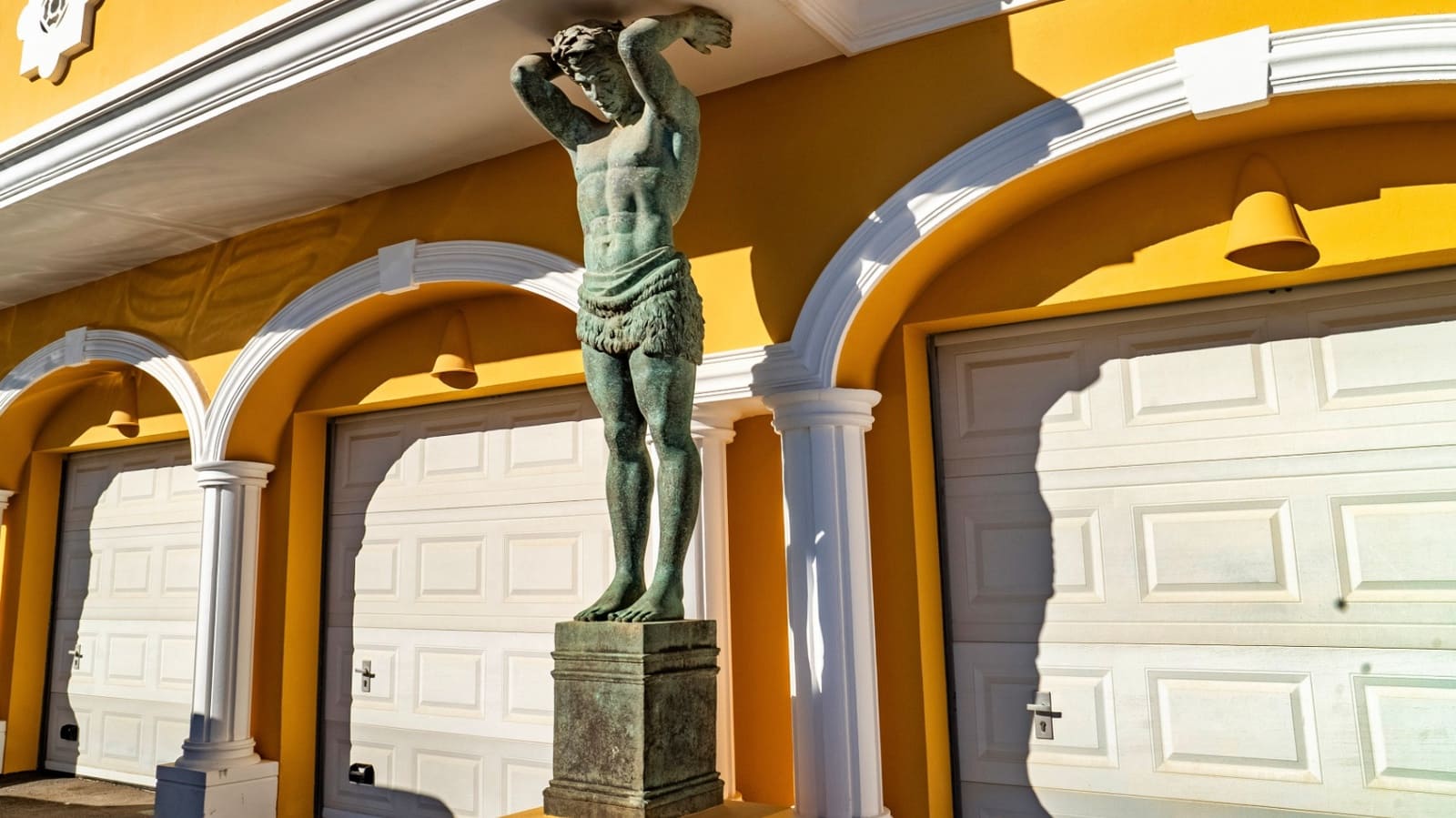 8 Zimmer Villa zu verkaufen in La Nucia mit Pool Garage - 4.200.000 € (Ref: 9444919)