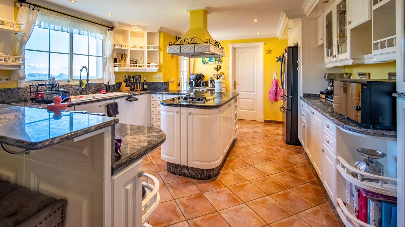 8 Zimmer Villa zu verkaufen in La Nucia mit Pool Garage - 4.200.000 € (Ref: 9444919)