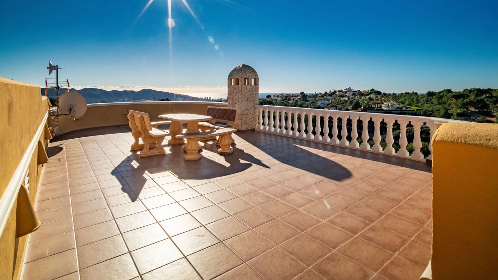 8 Zimmer Villa zu verkaufen in La Nucia mit Pool Garage - 4.200.000 € (Ref: 9444919)