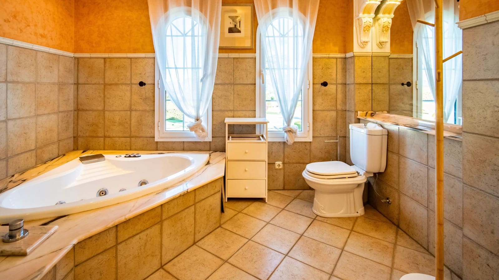 8 Zimmer Villa zu verkaufen in La Nucia mit Pool Garage - 4.200.000 € (Ref: 9444919)