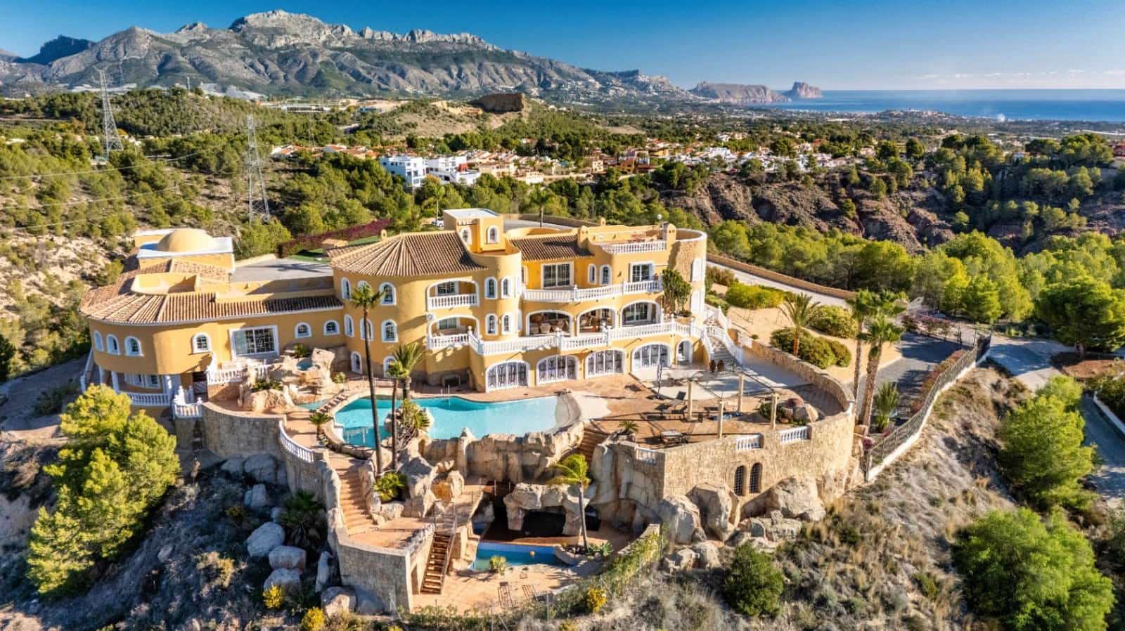 8 Zimmer Villa zu verkaufen in La Nucia mit Pool Garage - 4.200.000 € (Ref: 9444919)