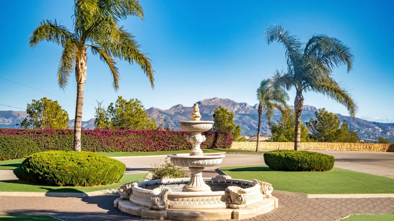 8 Zimmer Villa zu verkaufen in La Nucia mit Pool Garage - 4.200.000 € (Ref: 9444919)