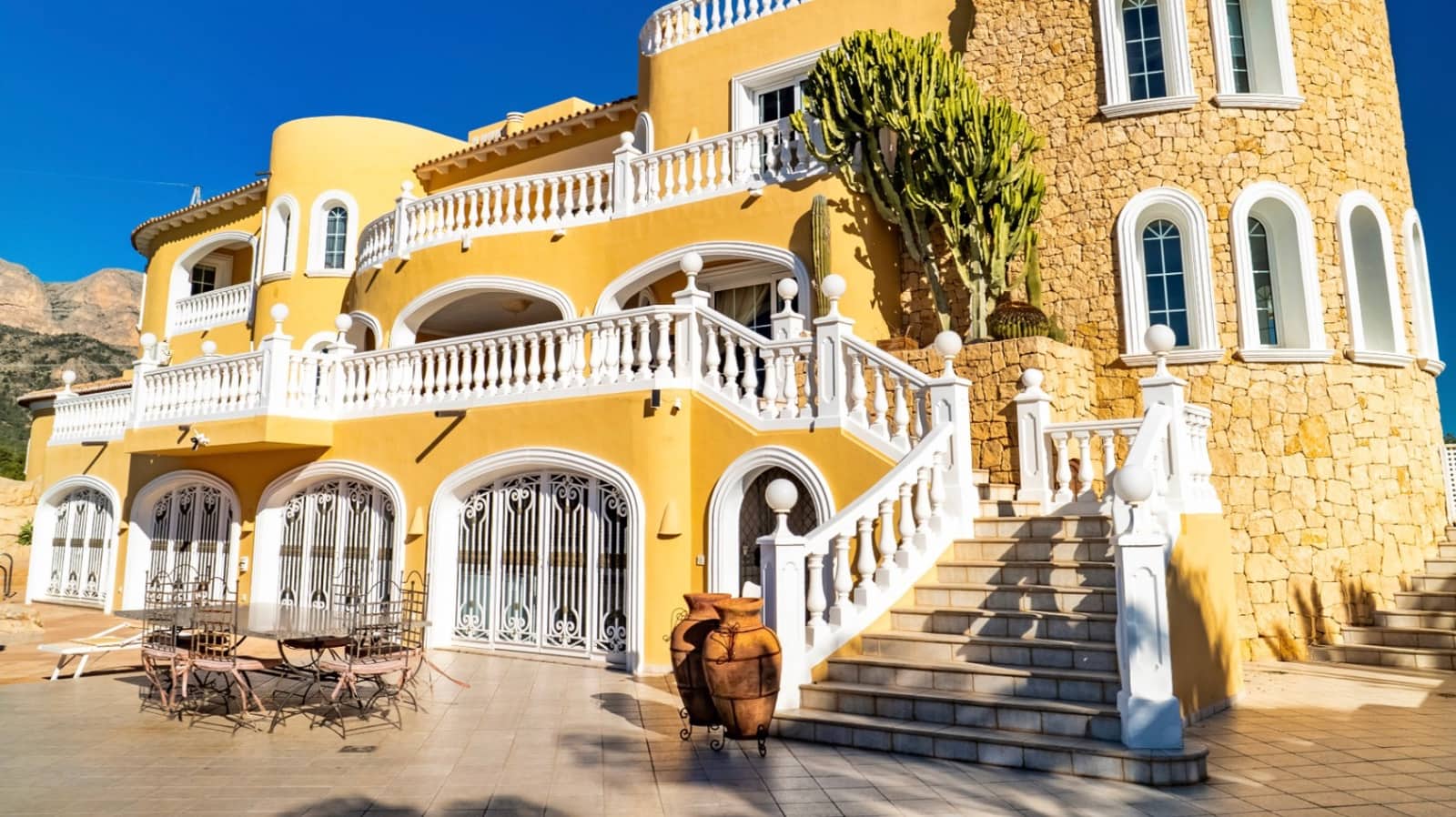 8 Zimmer Villa zu verkaufen in La Nucia mit Pool Garage - 4.200.000 € (Ref: 9444919)