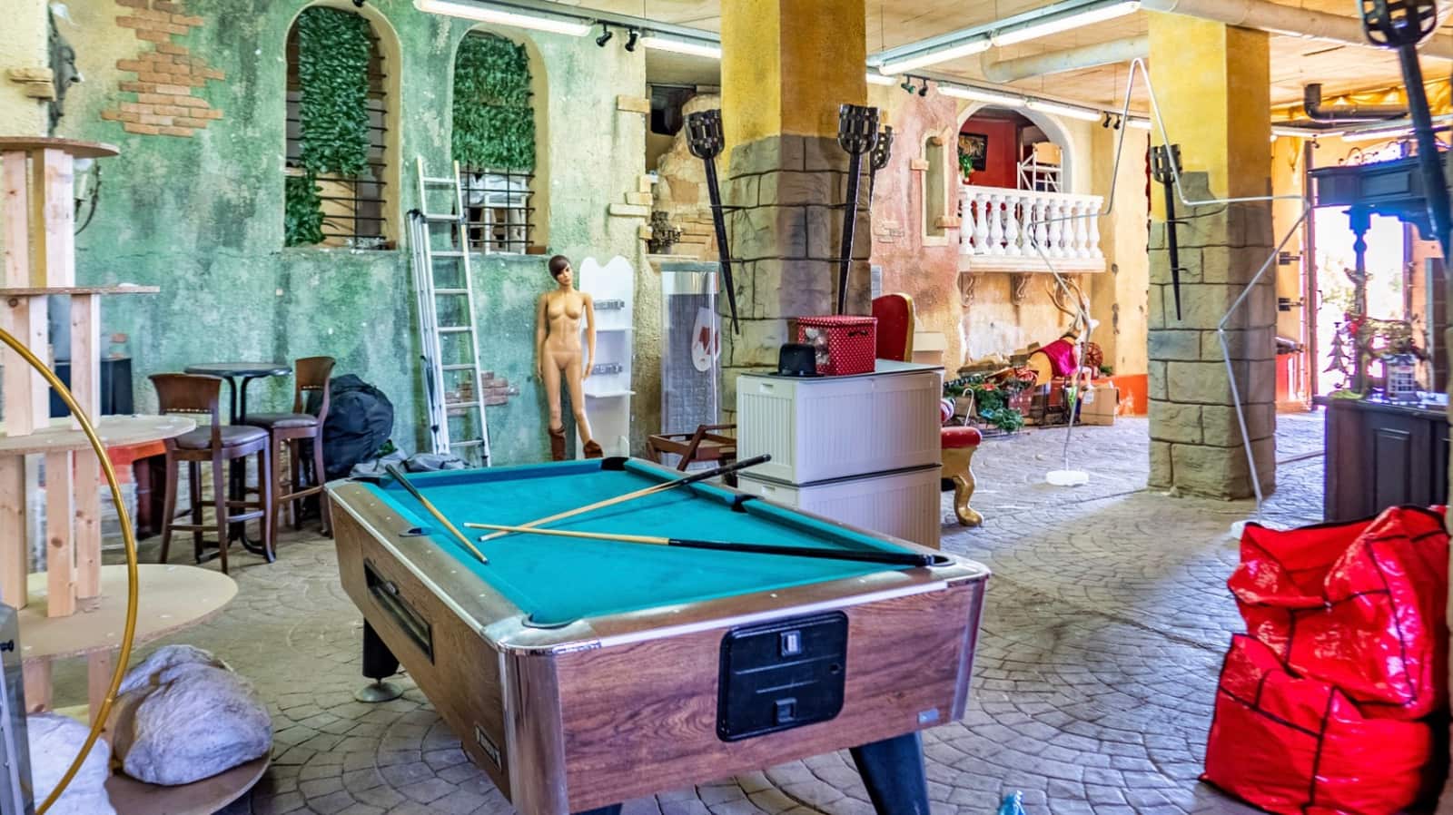 8 Zimmer Villa zu verkaufen in La Nucia mit Pool Garage - 4.200.000 € (Ref: 9444919)