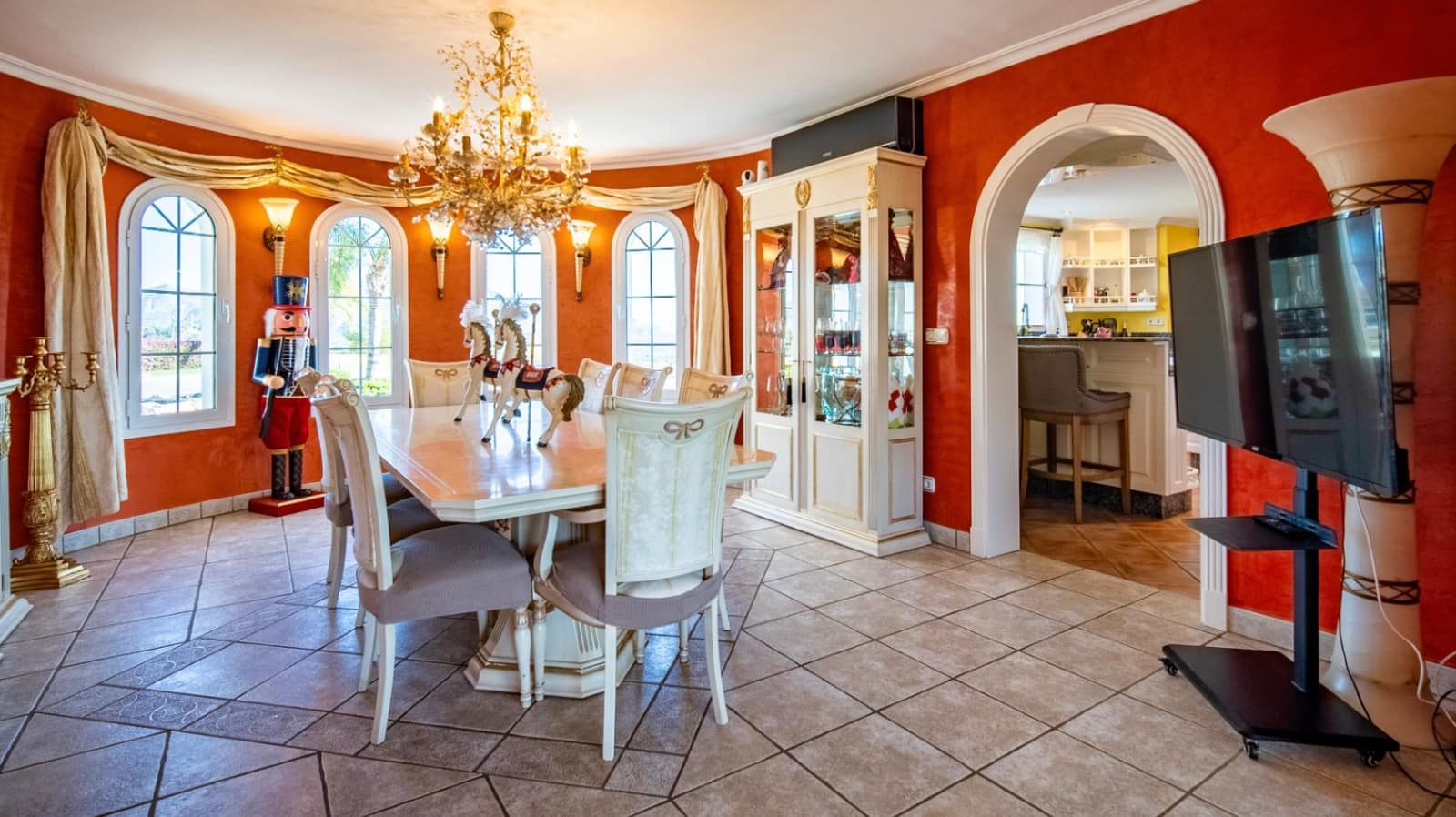 8 Zimmer Villa zu verkaufen in La Nucia mit Pool Garage - 4.200.000 € (Ref: 9444919)