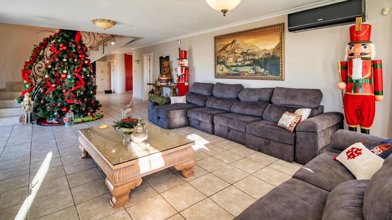 8 Zimmer Villa zu verkaufen in La Nucia mit Pool Garage - 4.200.000 € (Ref: 9444919)