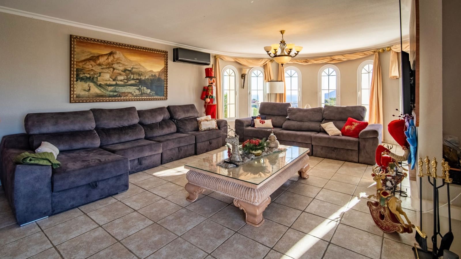 8 Zimmer Villa zu verkaufen in La Nucia mit Pool Garage - 4.200.000 € (Ref: 9444919)