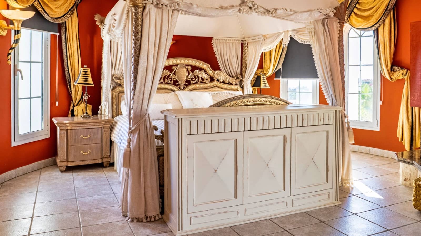 8 Zimmer Villa zu verkaufen in La Nucia mit Pool Garage - 4.200.000 € (Ref: 9444919)