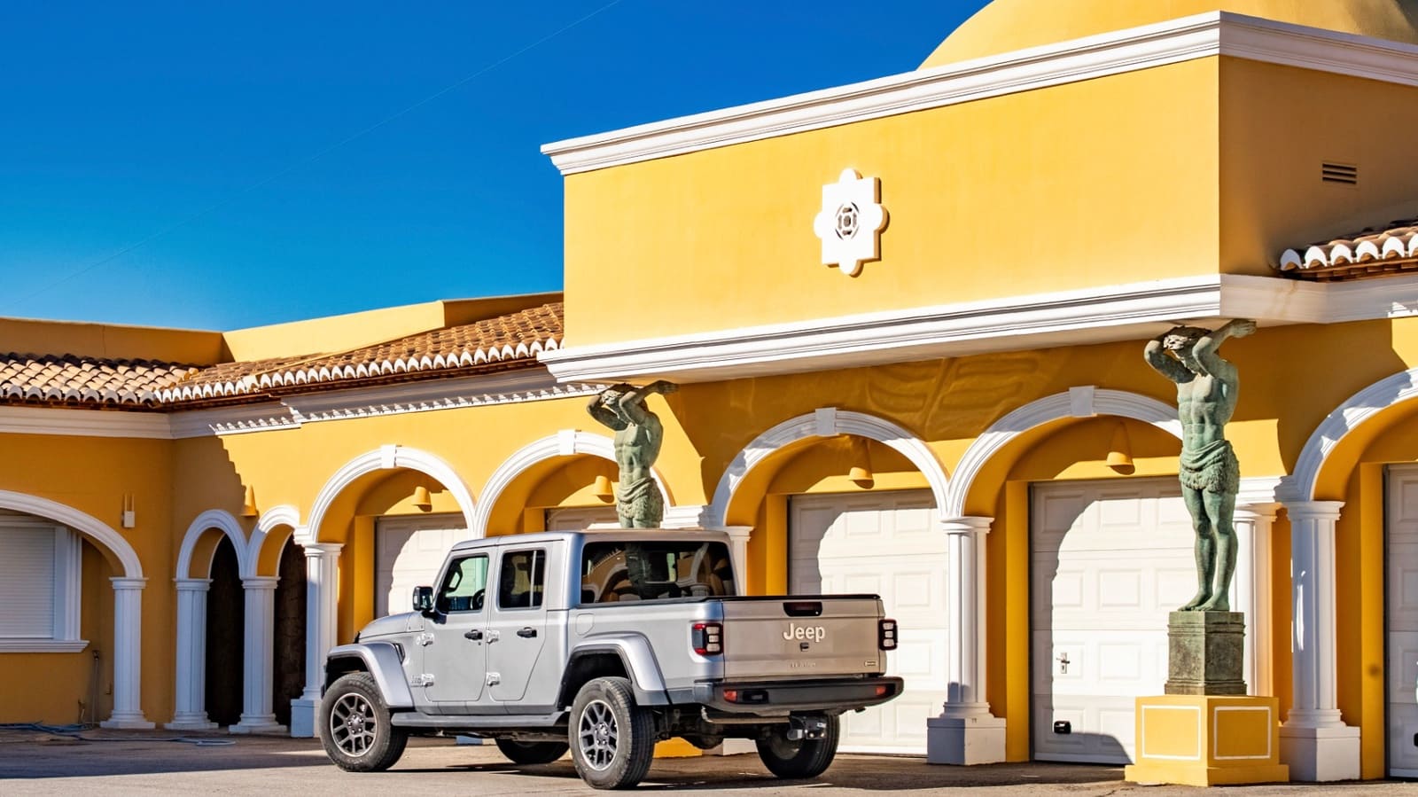 8 Zimmer Villa zu verkaufen in La Nucia mit Pool Garage - 4.200.000 € (Ref: 9444919)