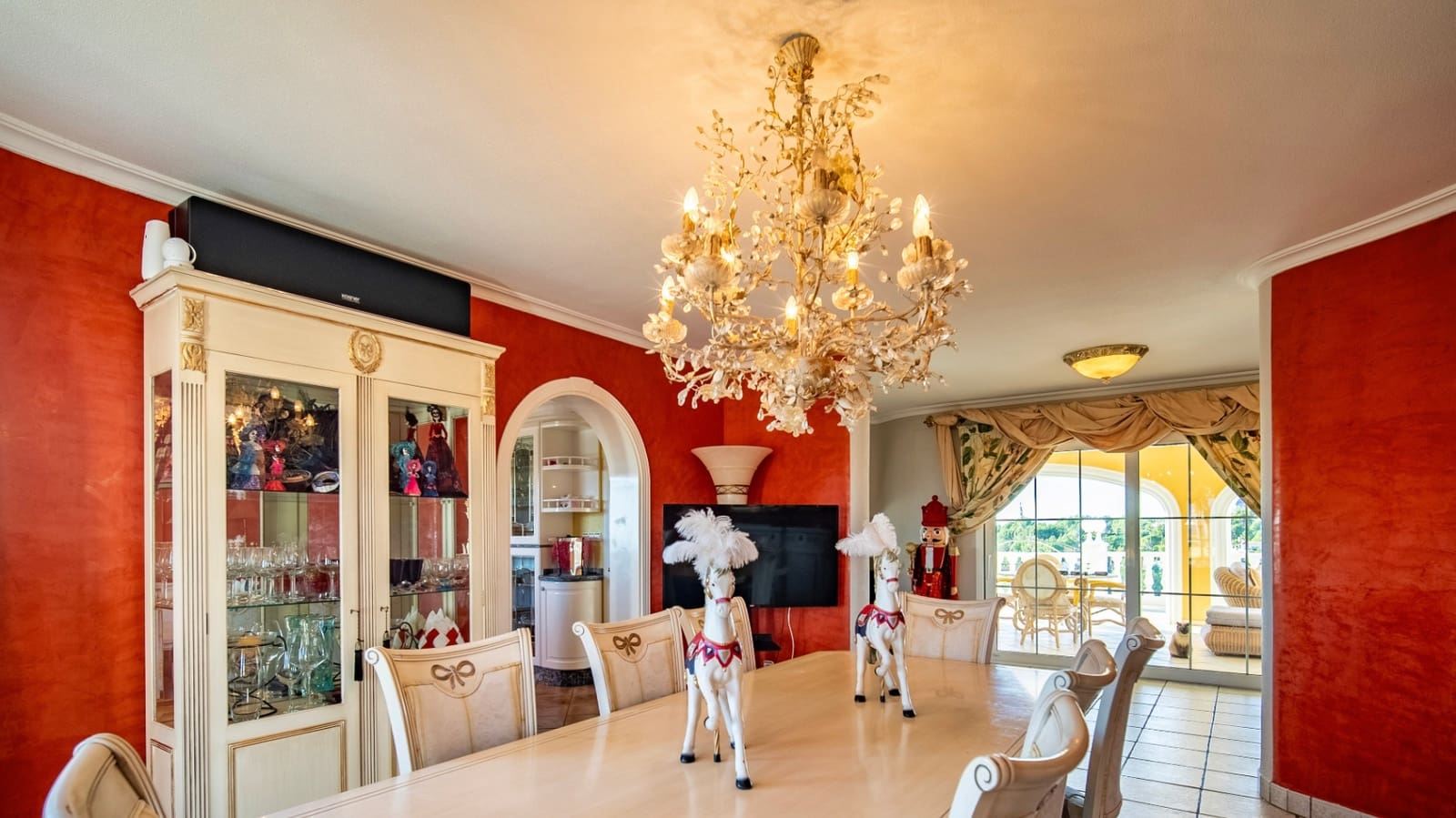 8 Zimmer Villa zu verkaufen in La Nucia mit Pool Garage - 4.200.000 € (Ref: 9444919)