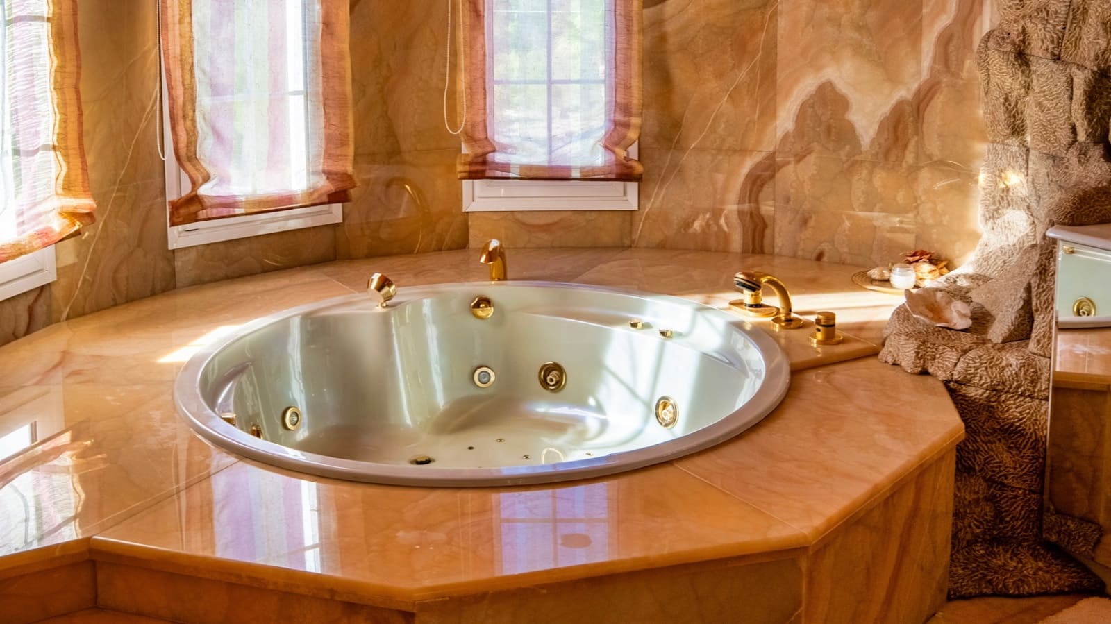 8 Zimmer Villa zu verkaufen in La Nucia mit Pool Garage - 4.200.000 € (Ref: 9444919)