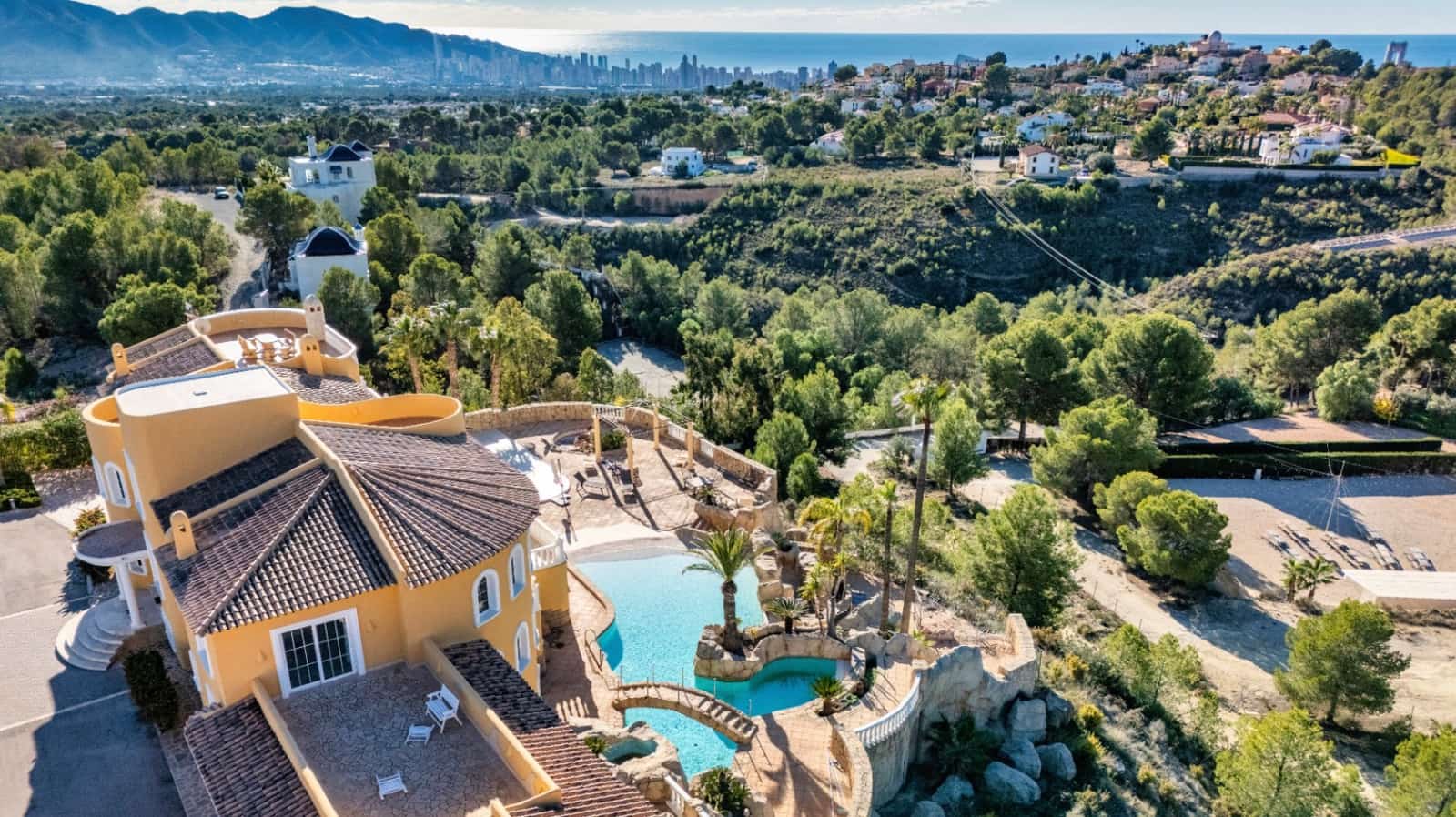 8 Zimmer Villa zu verkaufen in La Nucia mit Pool Garage - 4.200.000 € (Ref: 9444919)