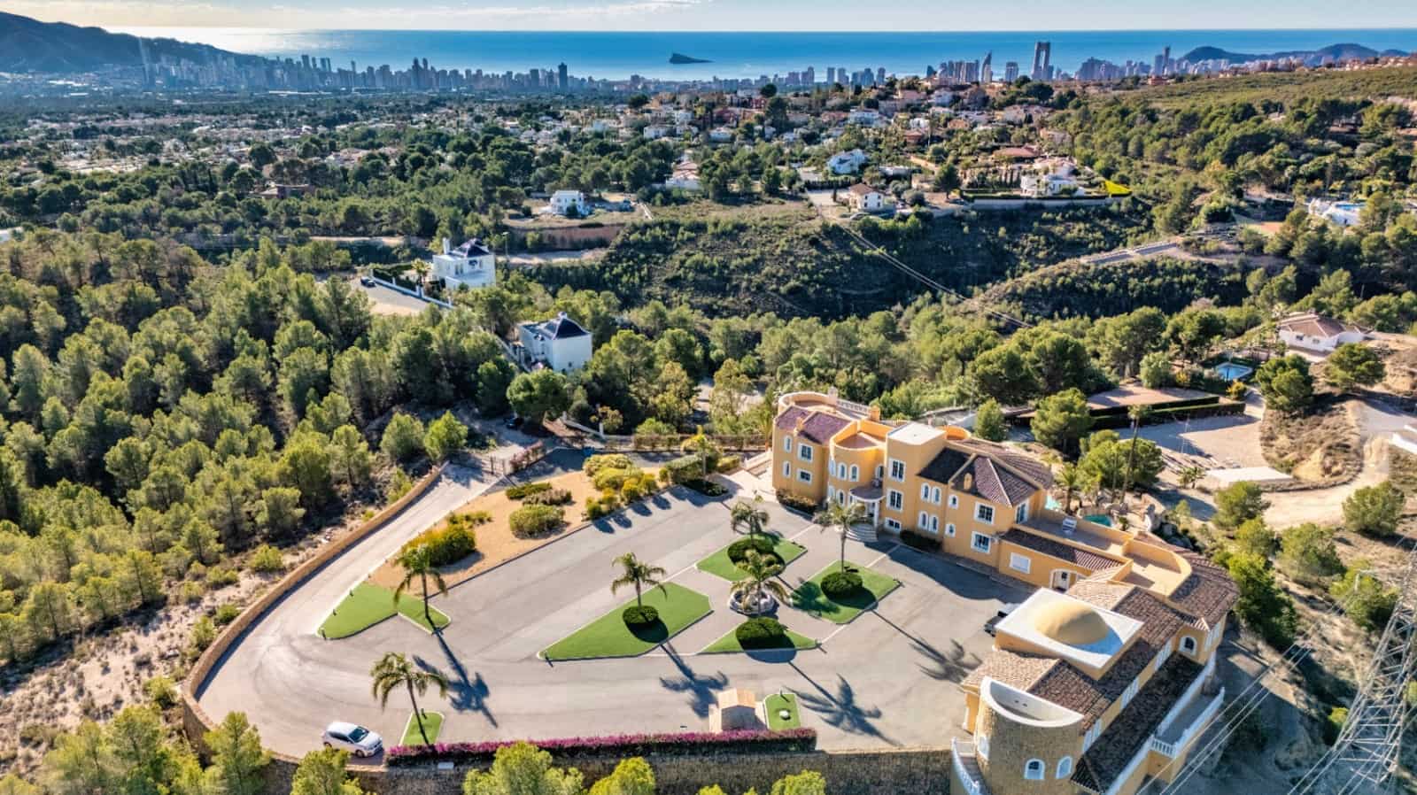 8 Zimmer Villa zu verkaufen in La Nucia mit Pool Garage - 4.200.000 € (Ref: 9444919)